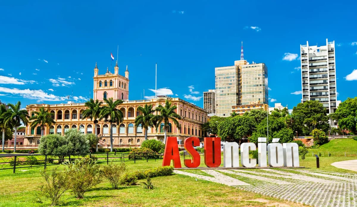 Fachada moderna Instituto Homem Asunción